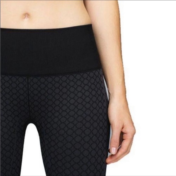 lululemon “In The Flow II” Seamless Crop, Size 2 - Picture 3 of 12